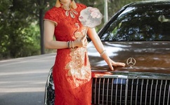 男人吃奶摸下挵进去是什么感觉